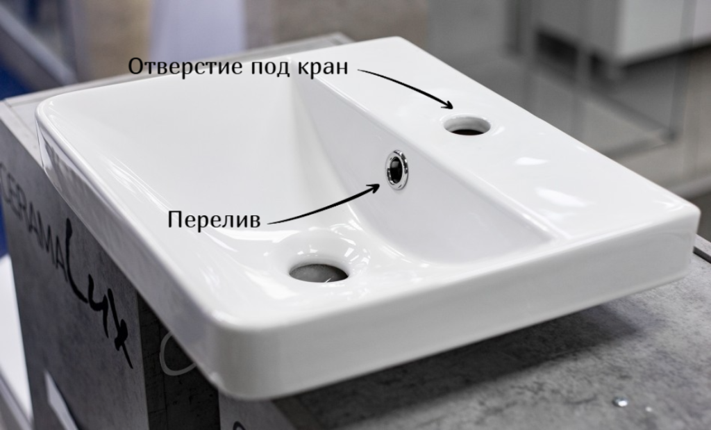 Отверстия под кран и перелив.png
