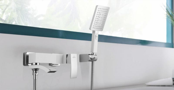 Смеситель для ванны с душем Rose R1552F