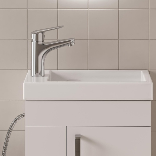 Смеситель для умывальника с гигиеническим душем Iddis Torr TORSB00i08